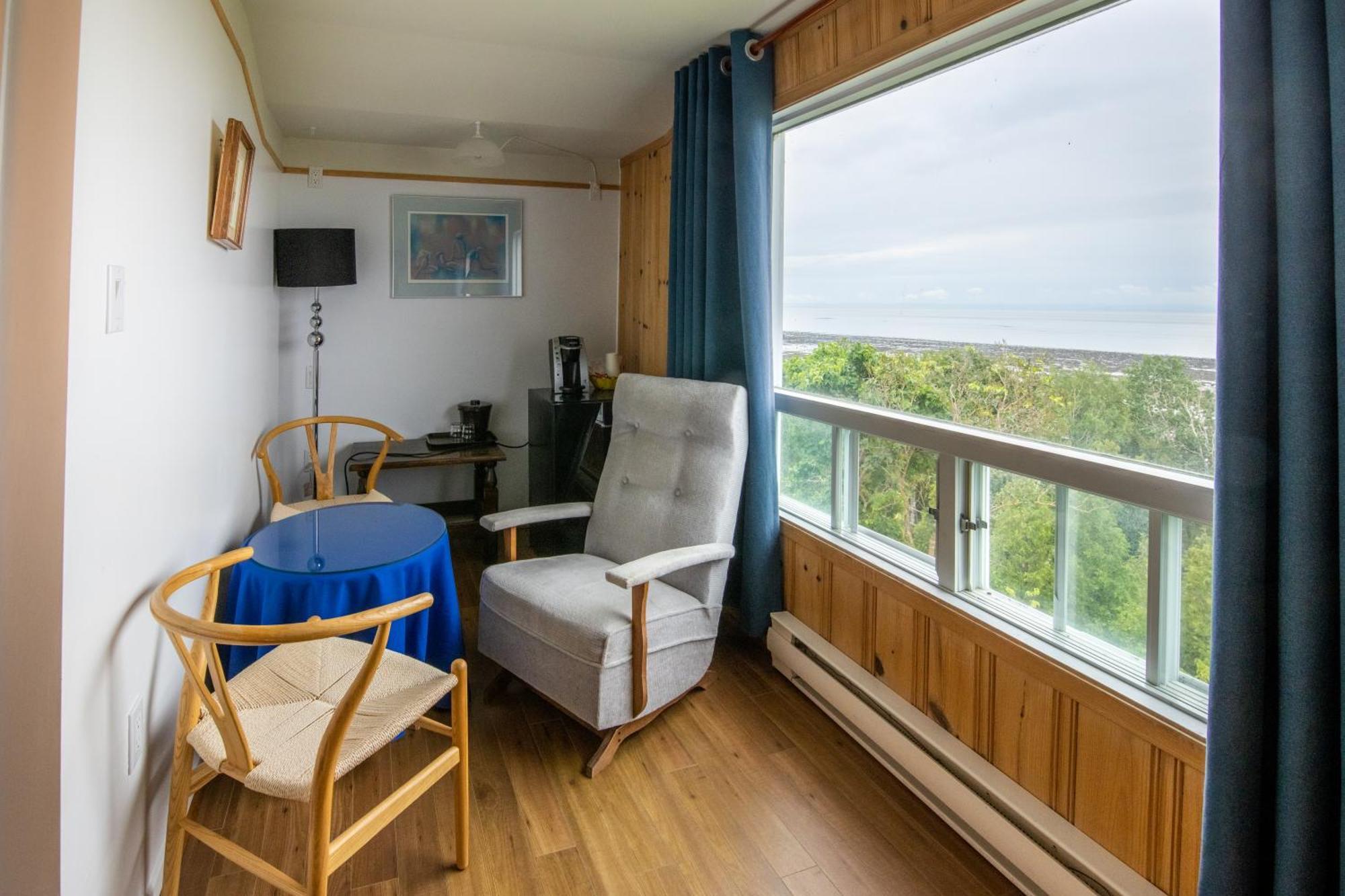 Hotel La Roche Pleureuse L'Isle-aux-Coudres Room photo