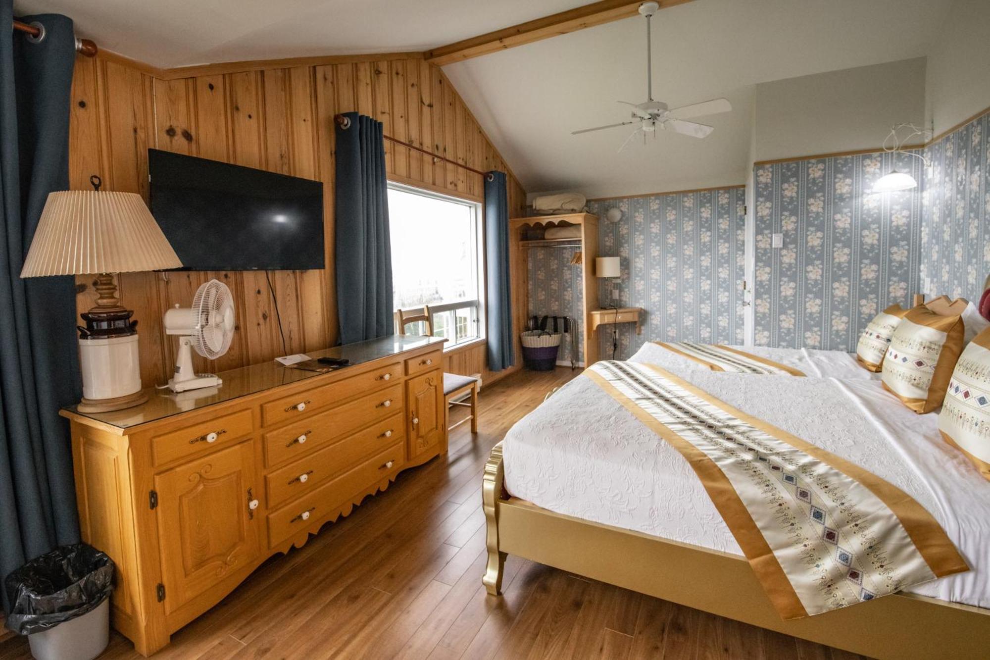Hotel La Roche Pleureuse L'Isle-aux-Coudres Room photo