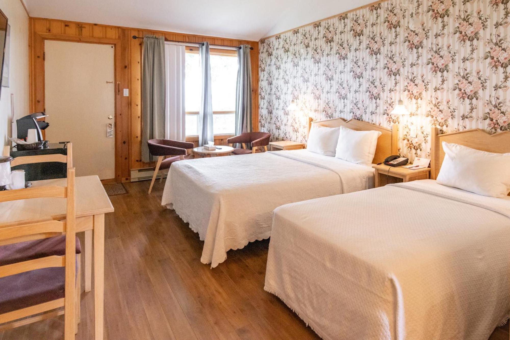 Hotel La Roche Pleureuse L'Isle-aux-Coudres Room photo