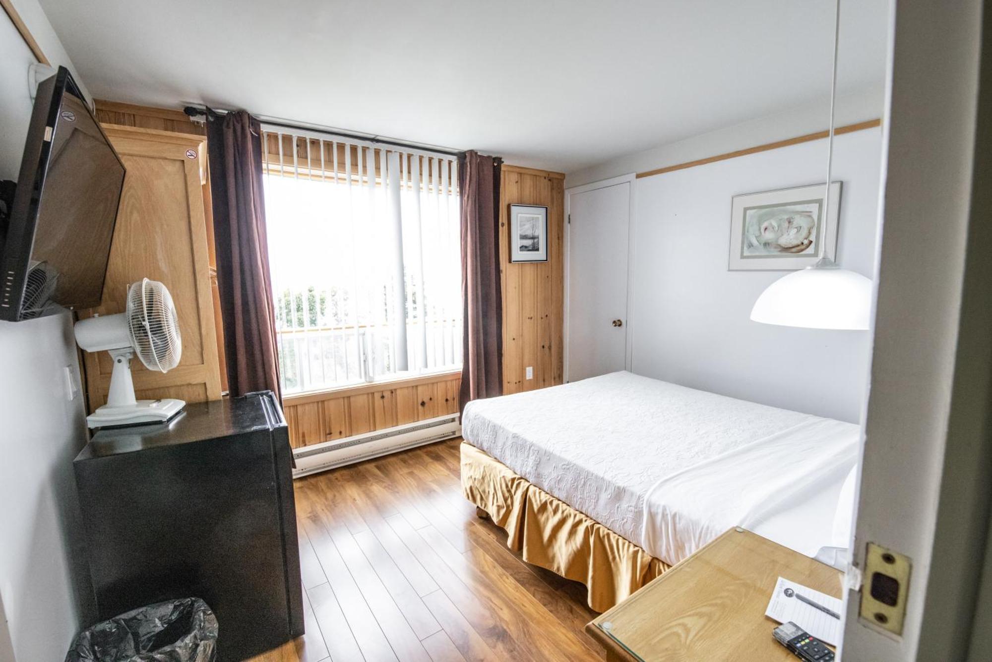 Hotel La Roche Pleureuse L'Isle-aux-Coudres Room photo