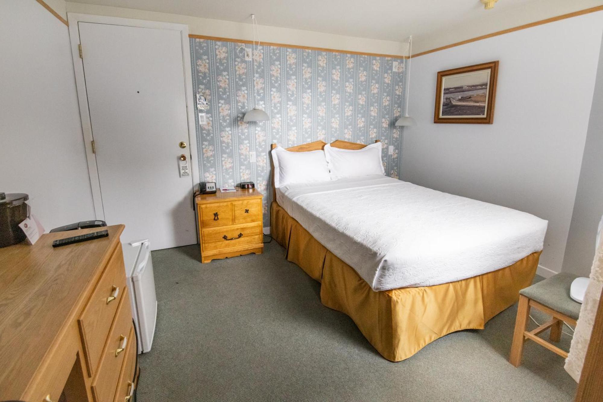 Hotel La Roche Pleureuse L'Isle-aux-Coudres Room photo